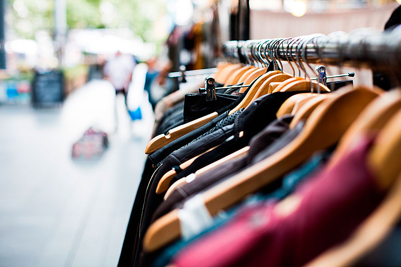 Как правильно организовать распродажу в бизнесе женской одежды?